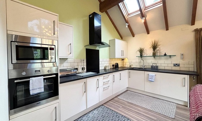 Shrewsbury Apartment | Tranquil Shrewsbury Cottage