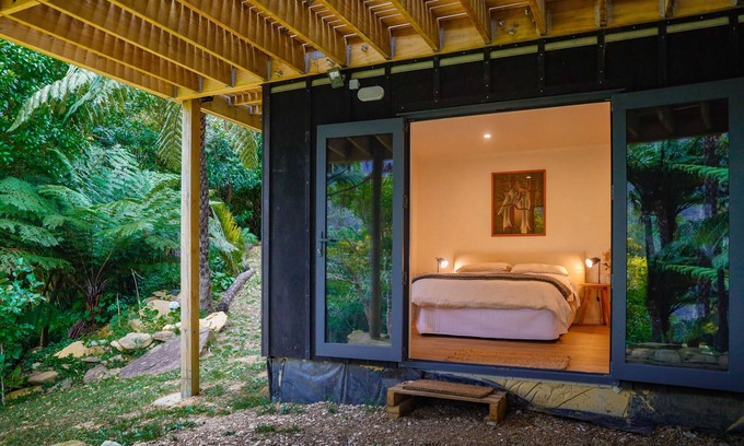 Furneaux Apartment | Tranquil space off nestled among native bush off Queen Charlotte Track