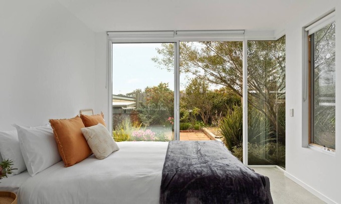 Opossum Bay Cottage | Tranquil Tides Garden Cottage Perfection