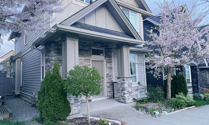 Surrey House | Tranquil touch-2BR comfort suite