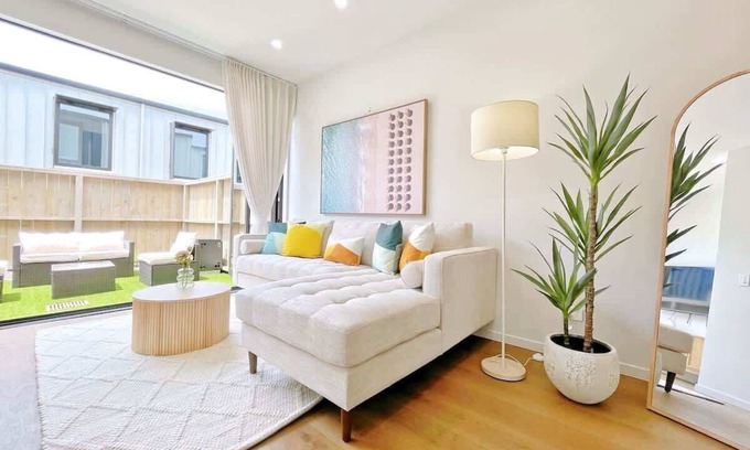 Grey Lynn Condo | Tranquil Townhouse 2BR & 1 Study with Free Parking