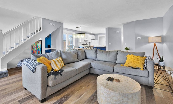 Winstead Park House | Tranquil Townhouse- Near St Alphonsus