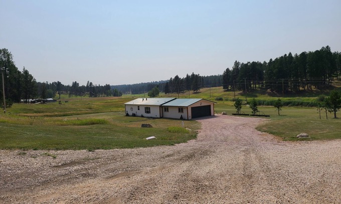 Custer House | Tranquil Trailside