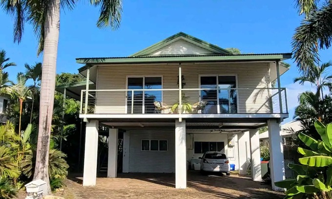 Durack House | Tranquil Tropical 4 Bedroom House with Spa