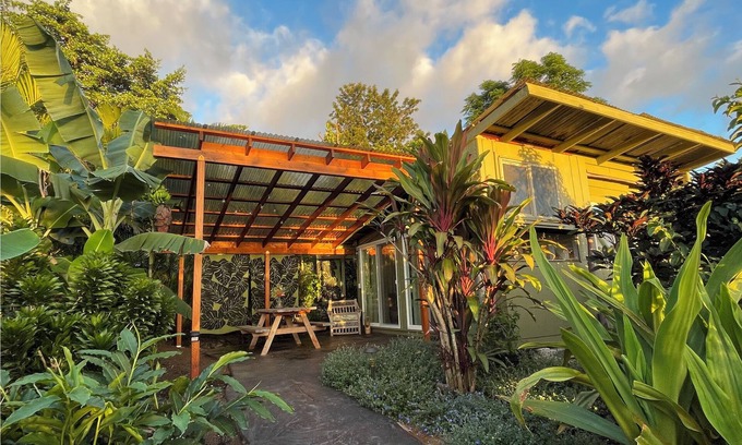 Kalaoa Cottage | Tranquil Tropical Retreat