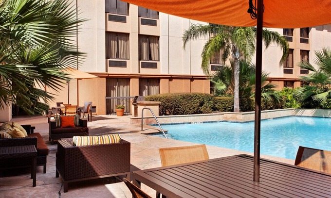 Brookhollow House | Tranquil Units for Adventure Seekers in Vibrant Houston | Pets Are Allowed