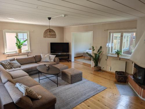 Innerstaden Apartment | Tranquil Villa with Garden Views & Terrace 3BR