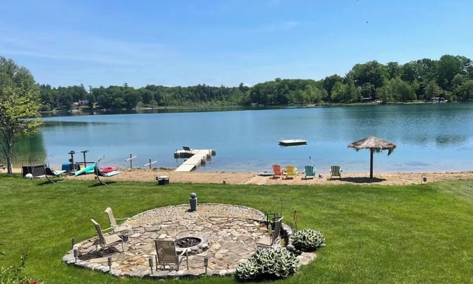 Smyrna House | Tranquil Waters on Blue Lake - Barrel Sauna, Hot Tub, Sleeps 12, Fire Pit