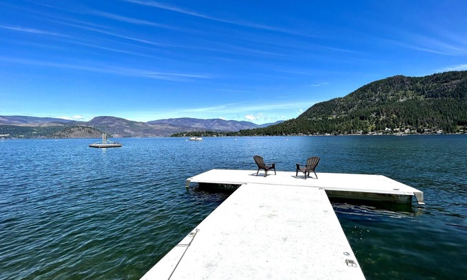 Blind Bay House | Tranquility Bay - Waterfront - Shuswap Vacations & Sledding Accommodation