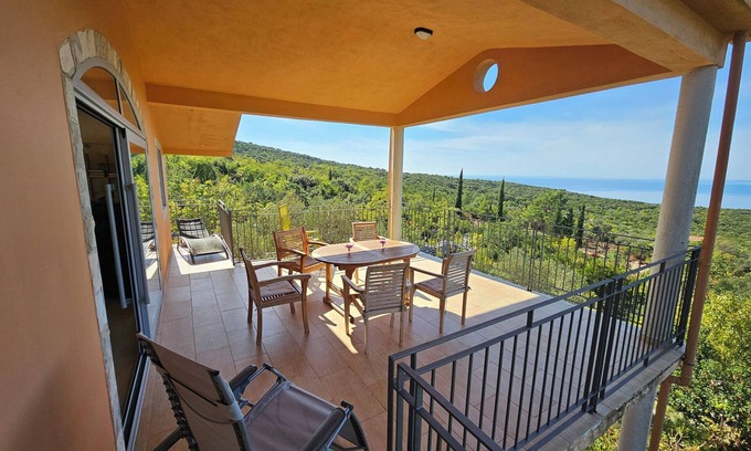 Glavaticici House | Tranquility, breathtaking views, brightness
