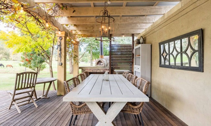 Cambewarra Cottage | "Tranquility & Comfort" - Cozy 2 Bedr. Barn Cabin