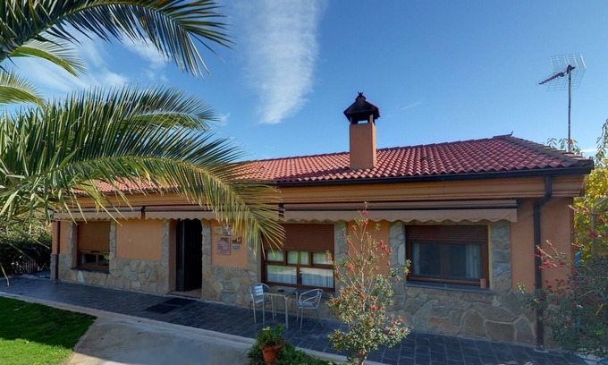 Sotoserrano Cottage | Tranquility, friendship and good times.