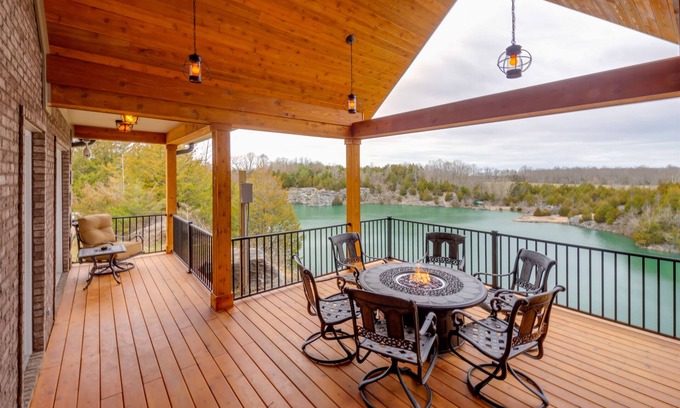 Columbia House | Tranquility Lake Getaway w/Hot Tub on 27 Acres!