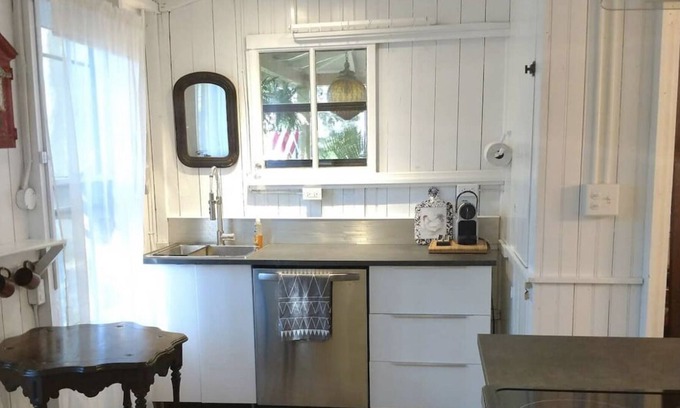 Lebanon Cottage | Transcendentalist Cottage on 6th St
