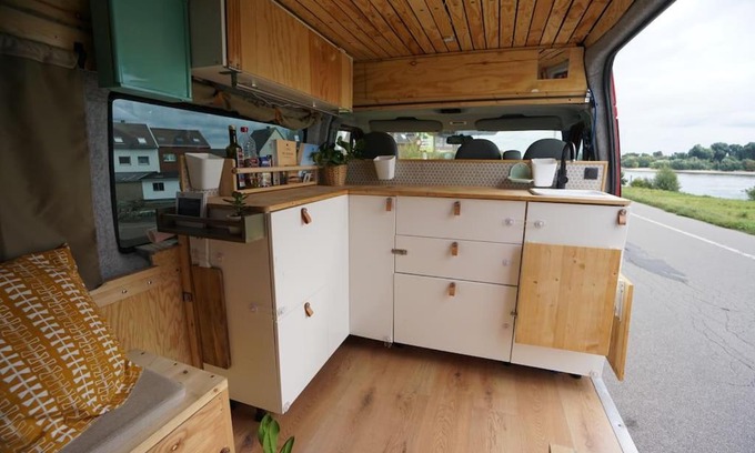 Pempelfort Other | Transi the Van