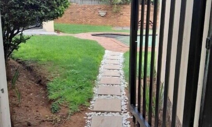 Kempton Park Cottage | Transit Haven: 2-Bed Retreat