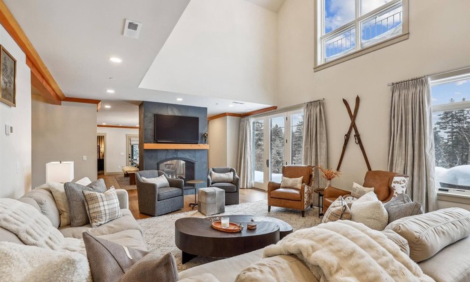 Moscow Villa | Trapp Alpine Chalet at von Trapp Family Lodge: 4 br, a/c, firepit, deck & views, resort amenities!
