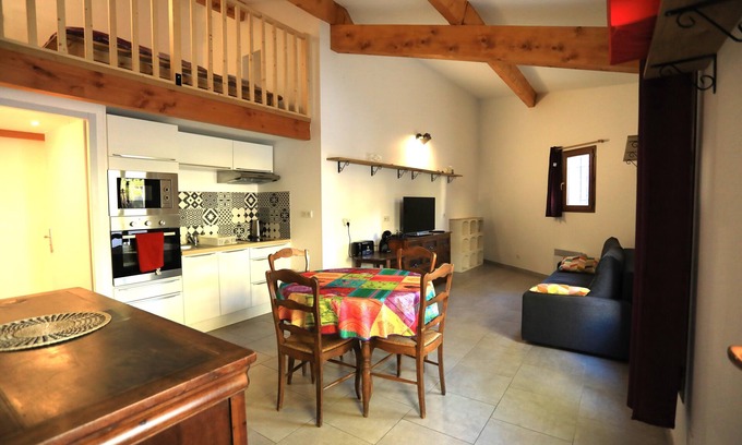 Saint-Jean-de-Bueges Apartment | Tras Castel, apartment 4 places, garden, swimming pool, barbecue, free parking