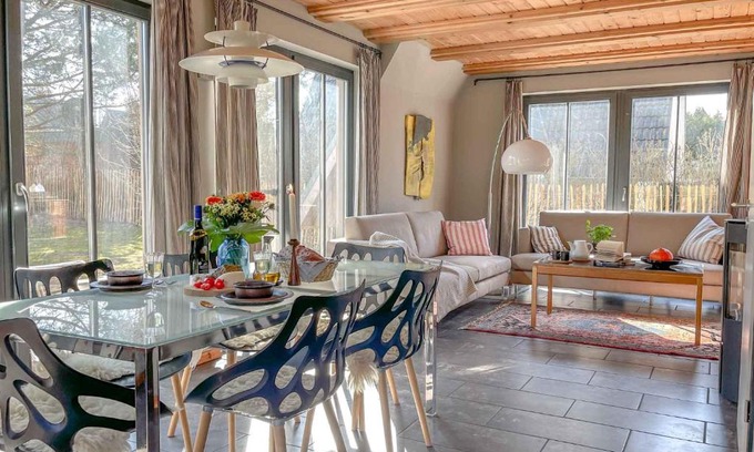 Quilitz House | traumHaff - Strandhaus am Achterwasser. Design und Kunst auf Usedom, mit Kamin und Sauna