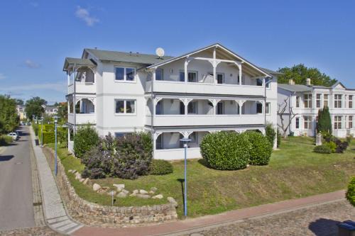 Gohren Apartment | traumhafter Meerblick, schicke Ferienwohnung mit Balkon - Villa Fernsicht FeWo 12