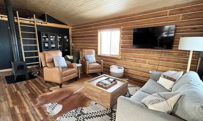 Greybull Cabin | Traut Cabin - Mountain Views & Family Friendly