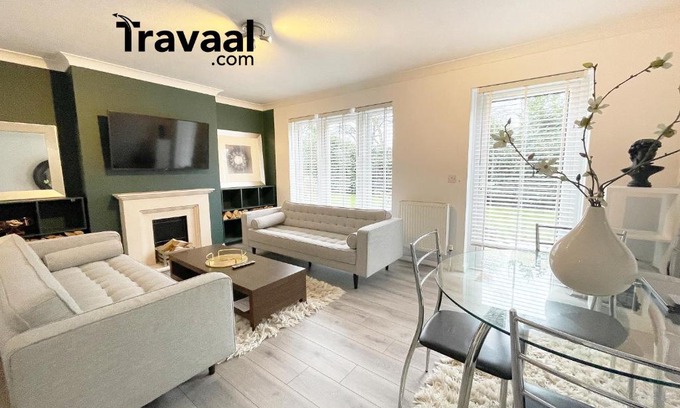 Fleet Apartment | Travaal - 2 Bed Serviced Apartment Fleet