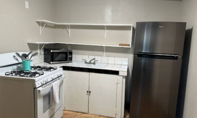 Southside Apartment | Travel Nurse and Veteran owned