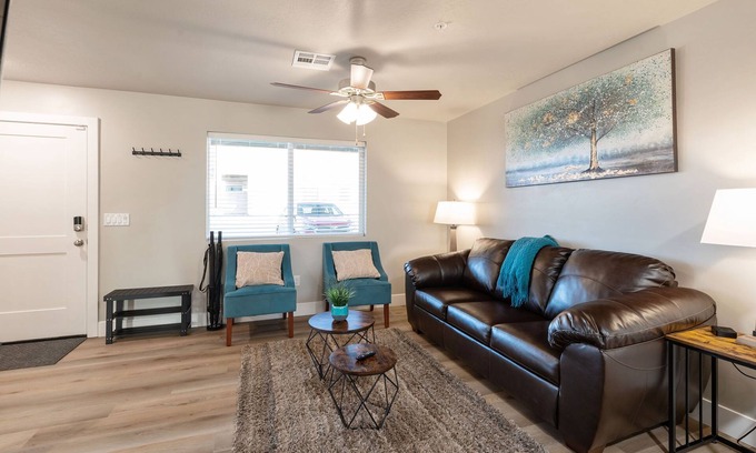 Cedar City Apartment | ☑Travel ☑ Work ☑ 3 King Beds ☑ 4 HDTV's