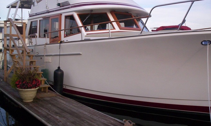 Charlestown Boat Rental | "Travelers Choice Award" Spacious 2 bedrm 45 ft yacht close to the Freedom Trail