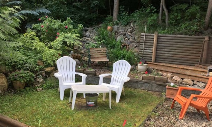 Salmon Arm House | Travelers Den-Stay- Relax - Explore in Salmon Arm