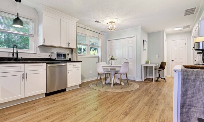Travelers Rest Cottage | Travelers Rest Cottage close to downtown and the Swamp Rabbit Trail.