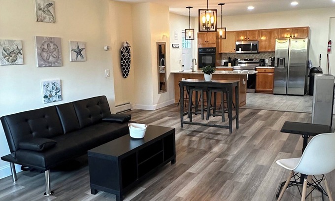 Pittsfield Apartment | Traveling Nurses! Paradise, 0.2 Miles from BMC - 3 Bedroom