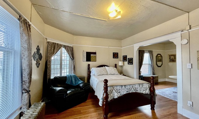 Pueblo Apartment | Traveling Professional’s Efficiency Apartment 2 Blocks from Parkview Hospital