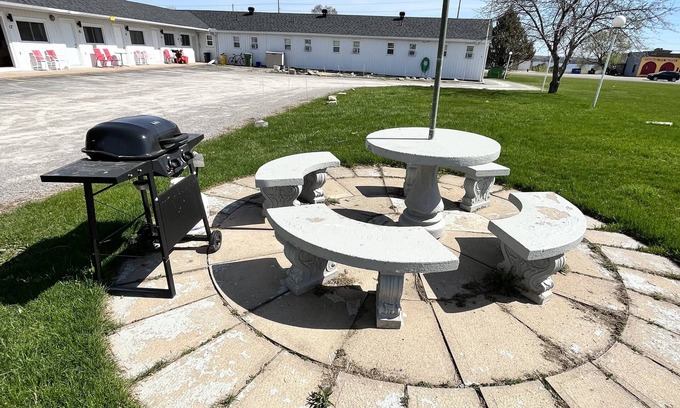 Laurentian Valley Hotel | Travellers Inn Pembroke