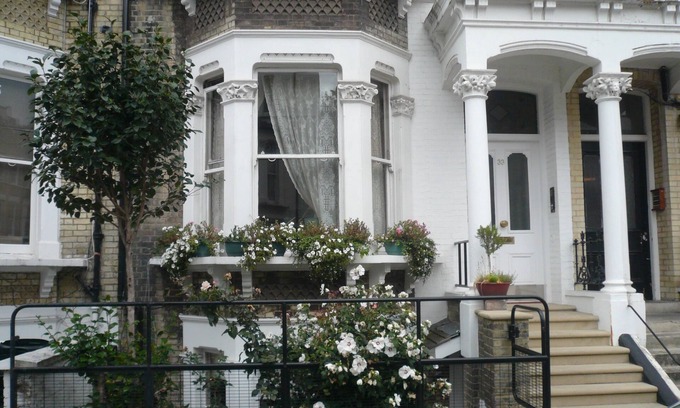 West Kensington Apartment | TRAVELLING SOLO? HOME WITHIN A HOME, with Private Kitchen, in West Kensington