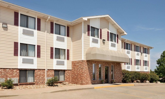 Jefferson City Hotel | Travelodge by Wyndham Jefferson City