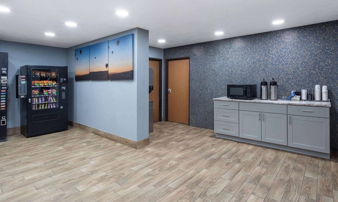 Northeast Heights Hotel | Travelodge by Wyndham Albuquerque East