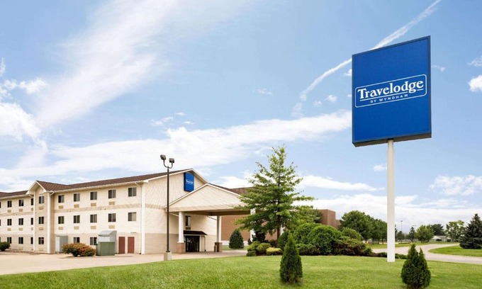Clinton Hotel | Travelodge by Wyndham Clinton Valley West Court