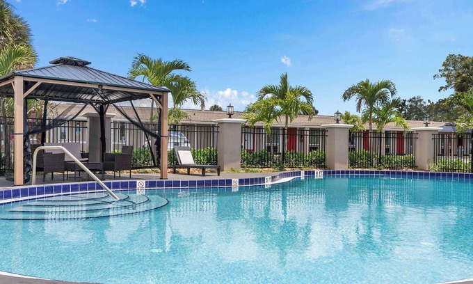 Florida Central Atlantic Coast Hotel | Travelodge by Wyndham Kissimmee/Orlando