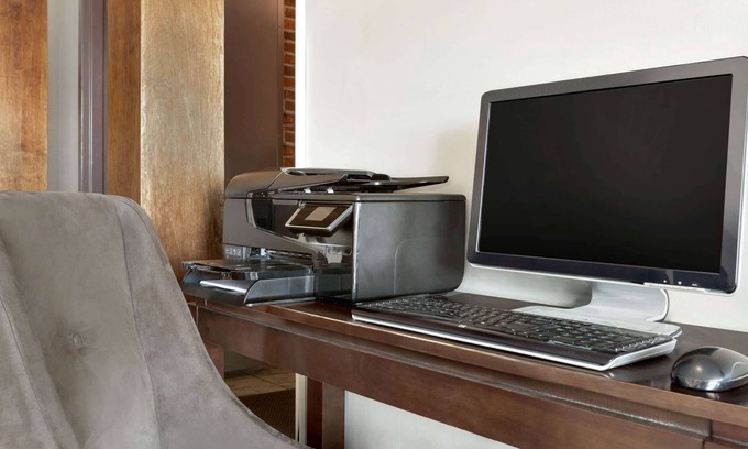 Kingston Hotel | Travelodge by Wyndham Kingston LaSalle Hotel