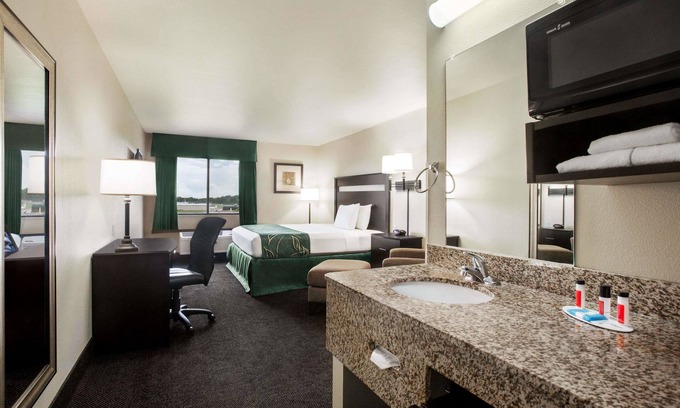 Blanks Hotel | Travelodge by Wyndham Livonia