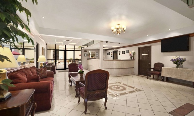Harvey Hotel | Travelodge by Wyndham New Orleans West Harvey Hotel