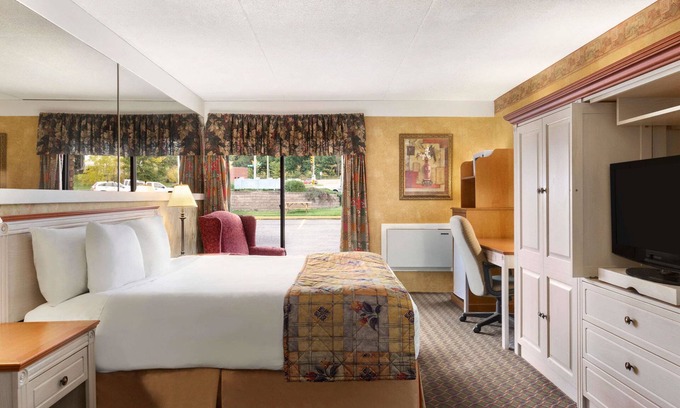 Owen Sound Hotel | Travelodge by Wyndham Owen Sound