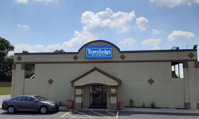 New Paris Hotel | Travelodge by Wyndham Richmond IN
