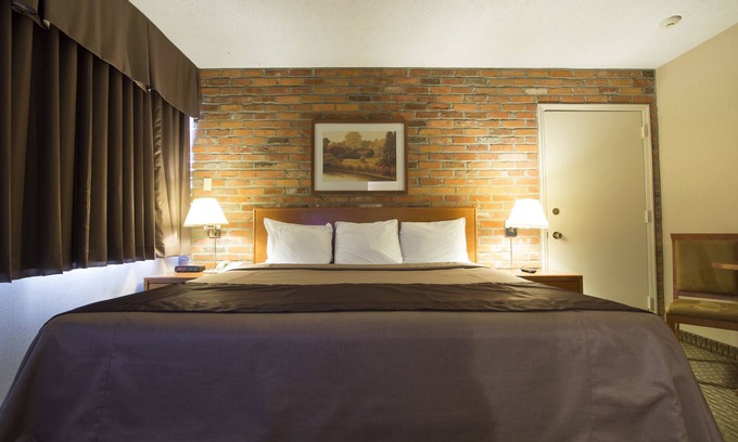 Thunder Bay Hotel | Travelodge by Wyndham Thunder Bay