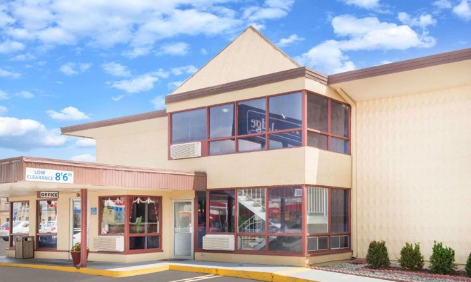 Terre Haute Hotel | Travelodge by Wyndham Terre Haute