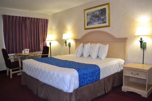 Niagara Falls Hotel | Travelodge by Wyndham Niagara Falls - New York