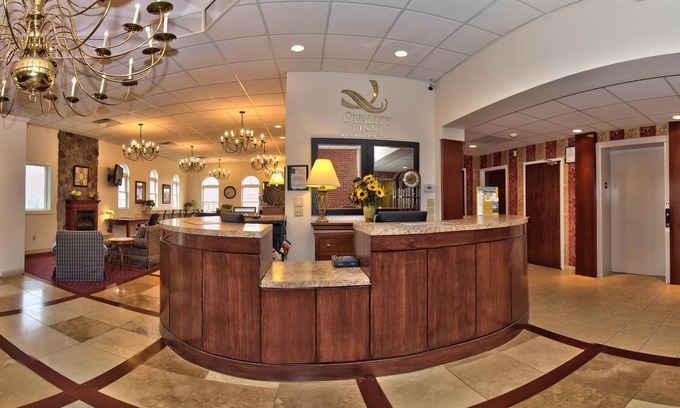 Watertown Hotel | Travelodge by Wyndham Watertown
