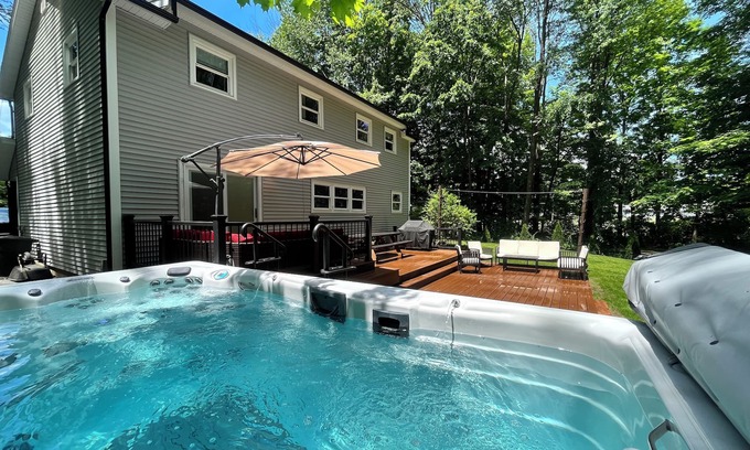 Saratoga Springs House | Travers Weekend! Casino, Track & SPAC with Swim Spa, Bar room & fire pit!