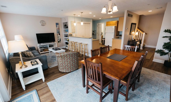 Traverse City Condo | Traverse City condo Near town, beaches and parks!